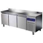 Refrigerated pastry counter 3 doors 600x400 mm, stainless steel top with upstand, -2°/+8°C