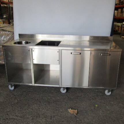 cocktail bar station with 2 hinged doors and accessories, 2000x700 mm - SHOWROOM