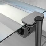 Paravan de protecție din sticlă, unilateral, cu poliță pentru tejghele încorporate - 2100 mm - pentru BA216, WA216, KA216, PA216 și EA216