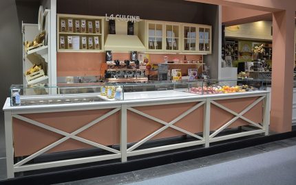 Linie bar modern cu finisaj lamelar si refrigerare Best Cold seria Fence, Italia