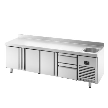 Masă frigorifică Premium PLUS – 2452 x 600 mm – cu 1 cuvă, 3 uși – 2 sertare – rebord