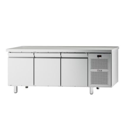 MasĂ congelare profesionalĂ 3 uȘi cu blat inox ILSA Seria Evolve Freezer (-20°C / -10°C), Italia