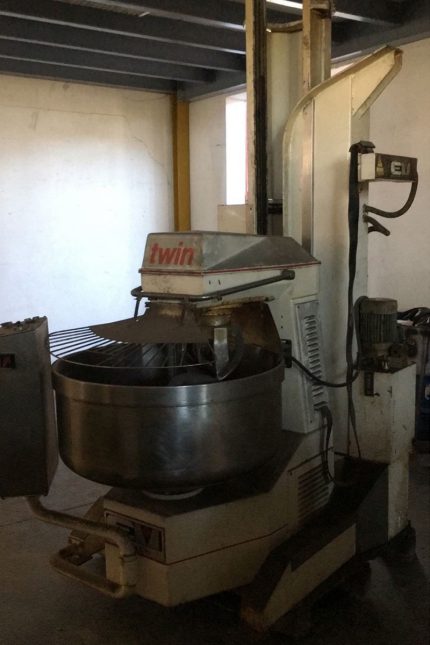 Malaxor Industrial cu Spirală și Cuvă Extractibilă 300 Kg Kosmitech